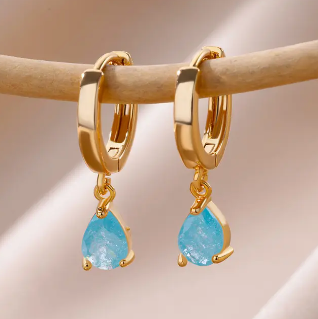 Small 18K Gold Plated Ring with Teardrop Pendant in Blue Quartz