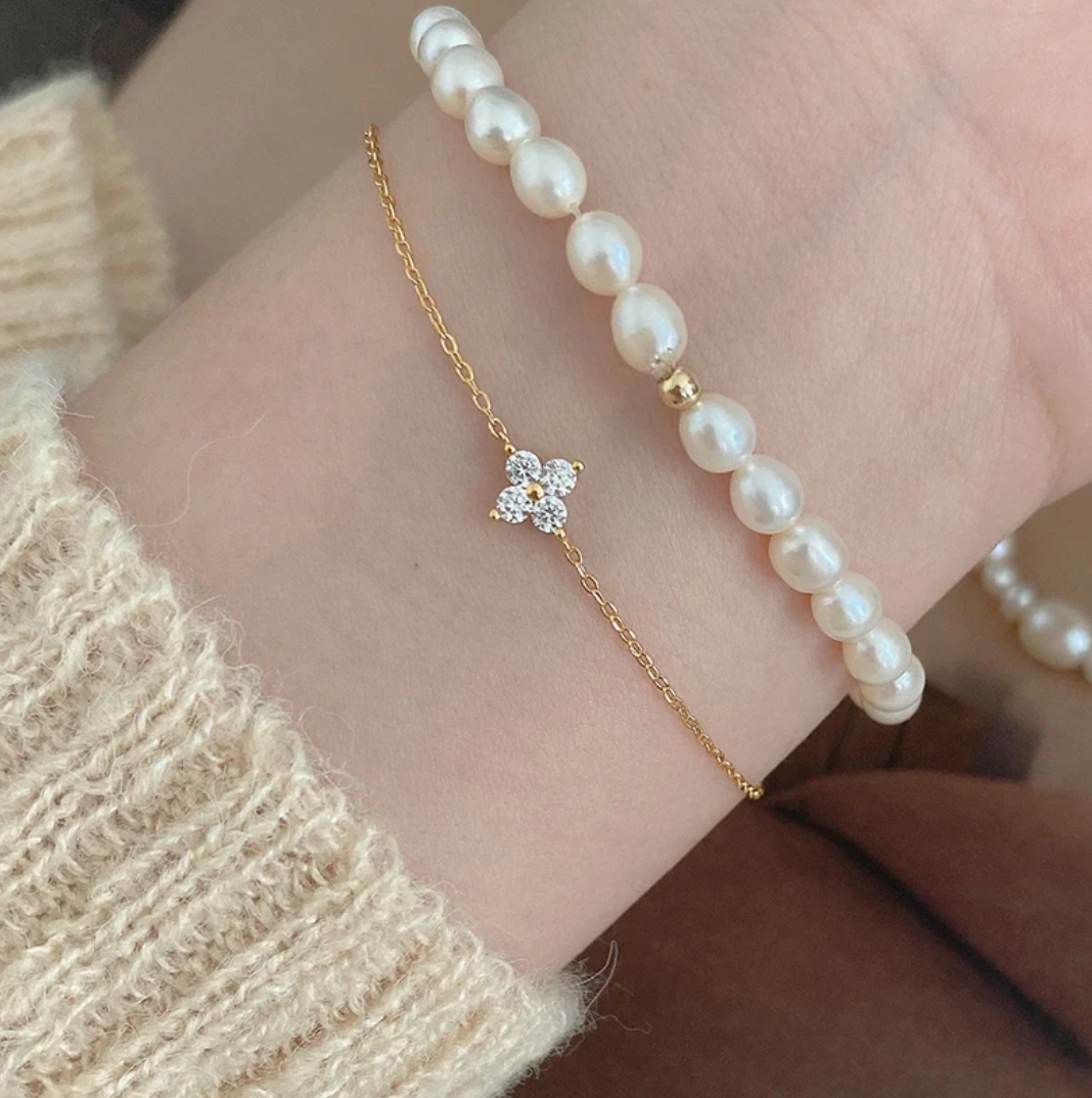 18K Gold Plated Bracelet with Small Flower and Zirconia