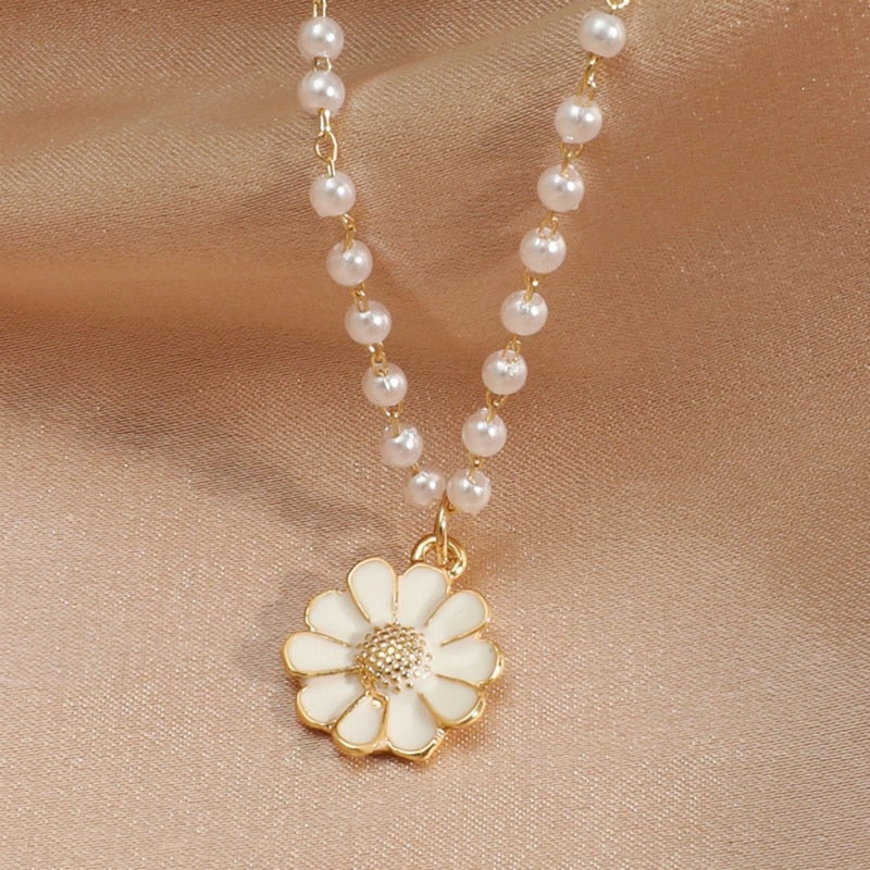 Daisy Necklace with Pearls
