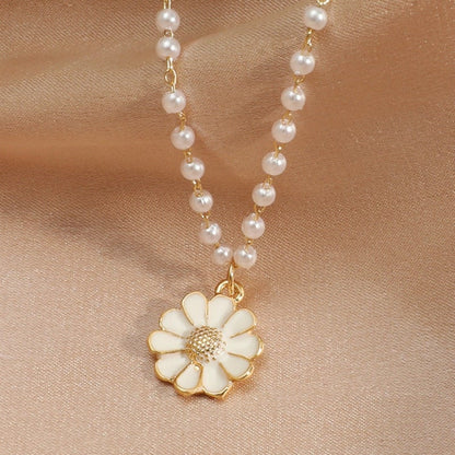 Daisy Necklace with Pearls