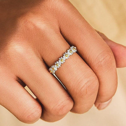 Adjustable Daisies Ring in Silver and Hand-Painted Enamel