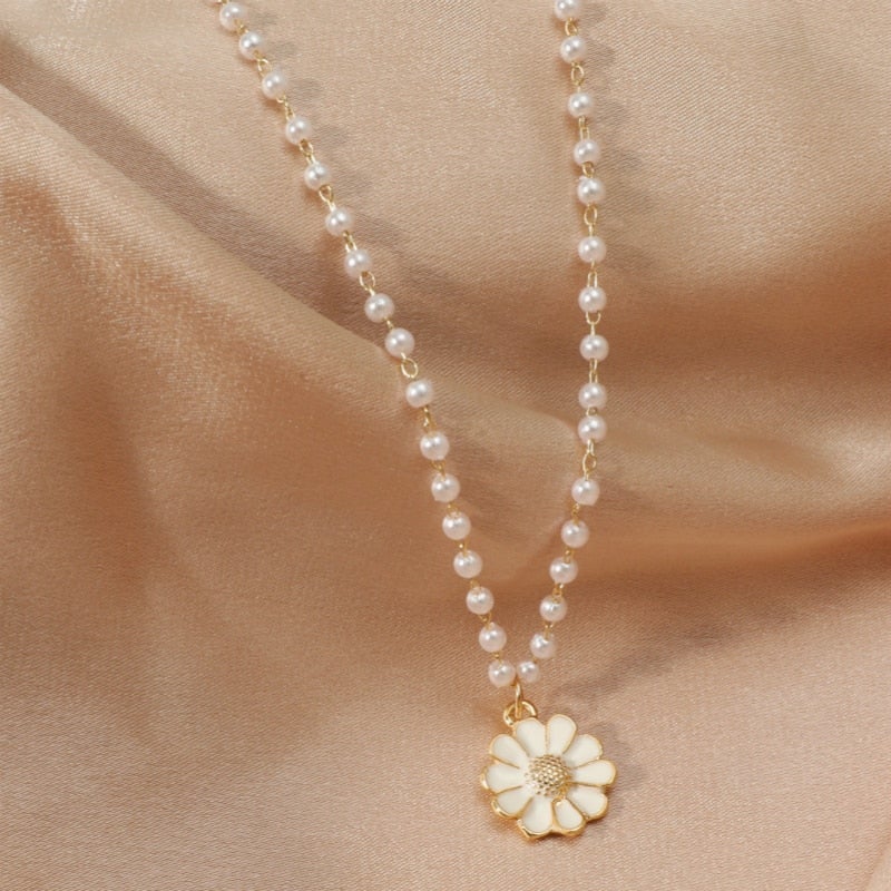 Daisy Necklace with Pearls