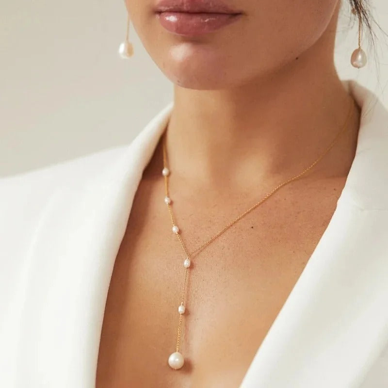 Valeria - Vintage Pendant Necklace with Pearls