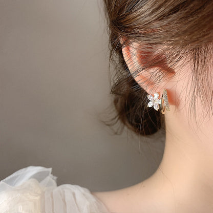 Floral Earrings with Zirconia in Gold