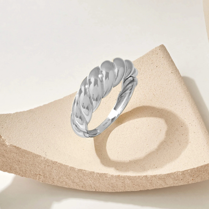 Croissant Ring | White Gold