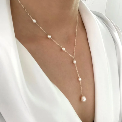 Valeria - Vintage Pendant Necklace with Pearls